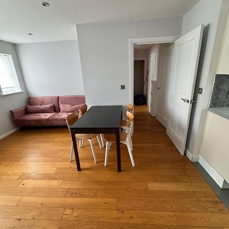2-Bedroom Flat Walking Distance To Excel London - Perfect Location! Екстериор снимка